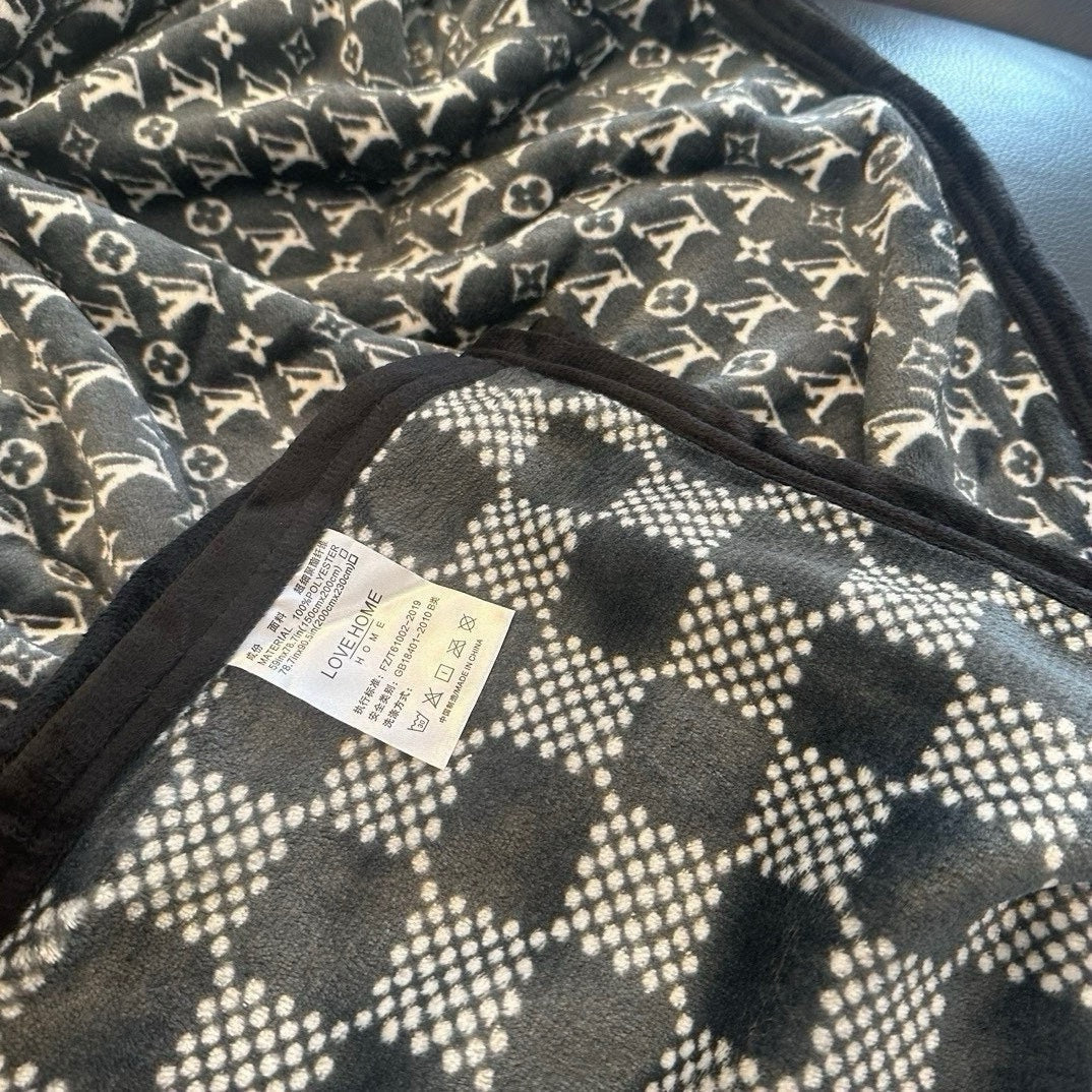 LV MONOGRAM BLANKET IN COLORFUL