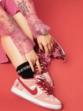 nike sb dunk low strangelove for Women