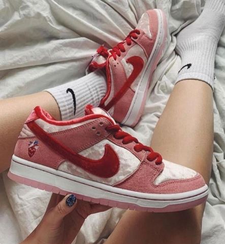 nike sb dunk low strangelove for Women